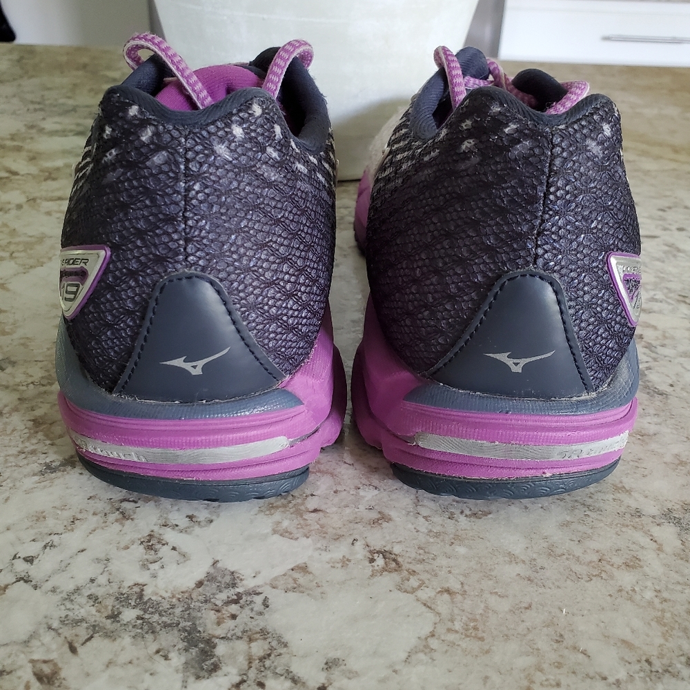 Mizuno Wave Rider 19   X10 Women's Size 10 Sneaker - Picture 4 of 9